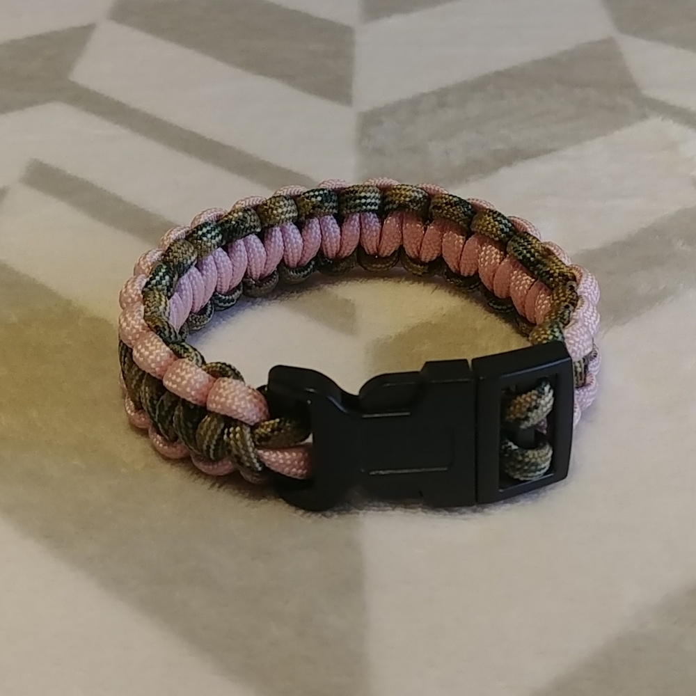 Paracord bracelet.